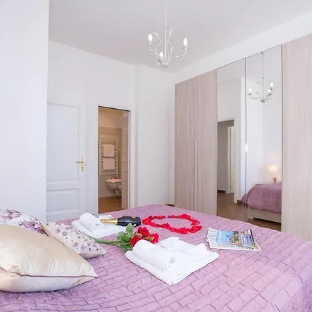 Larius Balcone Apartment